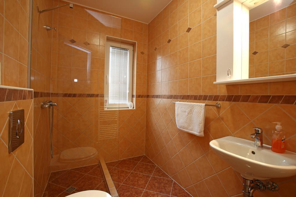Gostilna In Prenocisca Gedzo Hotel Novo Mesto Kültér fotó