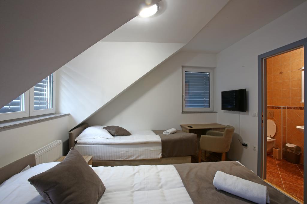 Gostilna In Prenocisca Gedzo Hotel Novo Mesto Kültér fotó