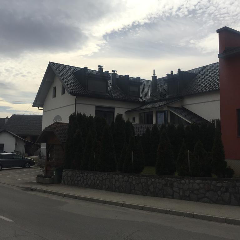 Gostilna In Prenocisca Gedzo Hotel Novo Mesto Kültér fotó